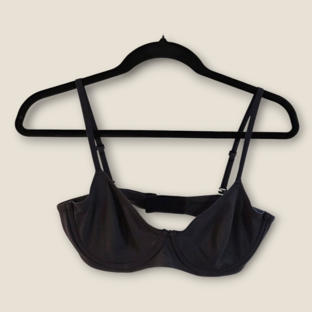Skims Unlined Demi Onyx 36C NWT
